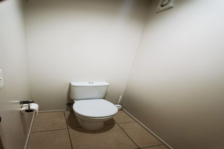 Photo of property in 20 Bournemouth Terrace, Murrays Bay, Auckland, 0630