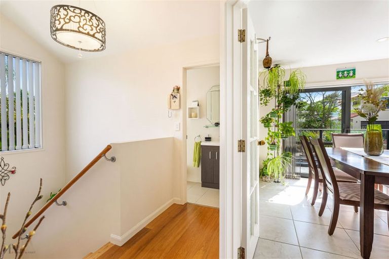 Photo of property in 8a Horizon Way, West Harbour, Auckland, 0618