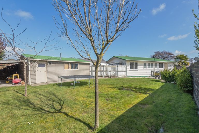 Photo of property in 22 Rhodes Drive, Kelvin Grove, Palmerston North, 4414