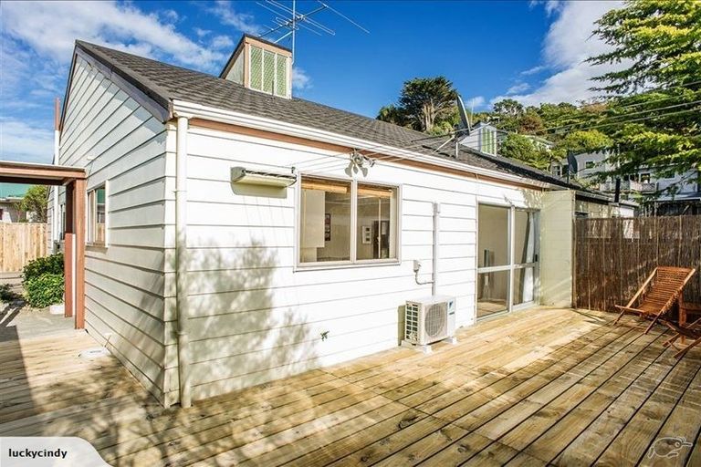 Photo of property in 2/146 Newlands Road, Newlands, Wellington, 6037
