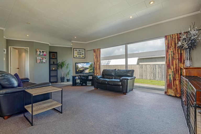 Photo of property in 22 Rhodes Drive, Kelvin Grove, Palmerston North, 4414