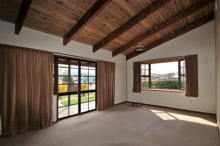 Photo of property in 12 Ashworth Street, Alexandra, 9320