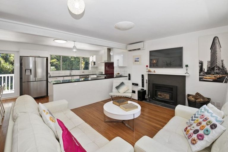 Photo of property in 20 Waima Crescent, Titirangi, Auckland, 0604