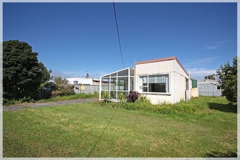 Photo of property in 14 Linklater Avenue, Foxton Beach, Foxton, 4815