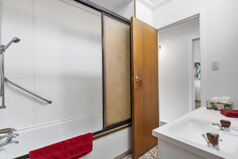 Photo of property in 5a Mckenzie Road, Mangere Bridge, Auckland, 2022