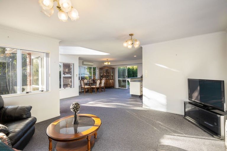 Photo of property in 3a Kinross Drive, Merrilands, New Plymouth, 4312