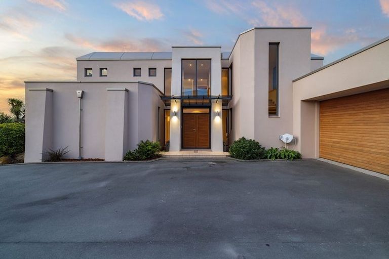 Photo of property in 6 Inverness Lane, Redcliffs, Christchurch, 8081