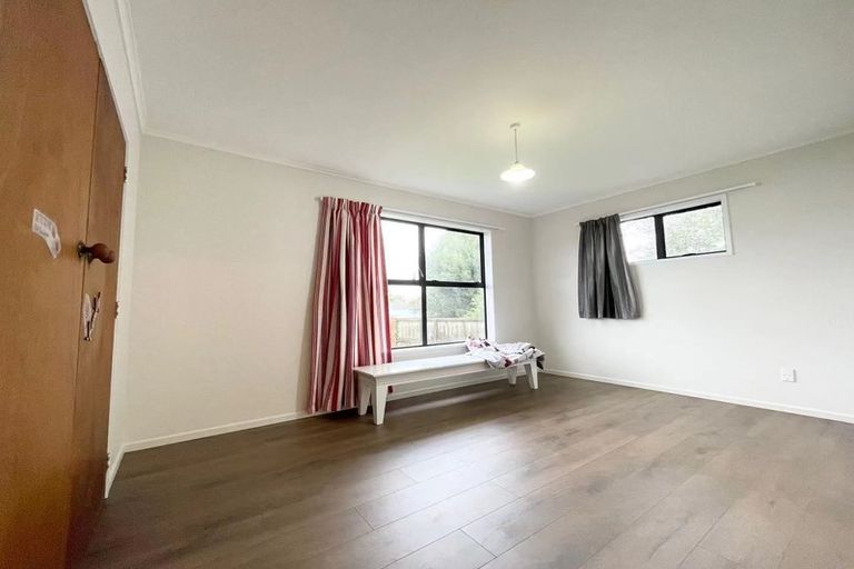 Photo of property in 122 Triangle Road, Massey, Auckland, 0614