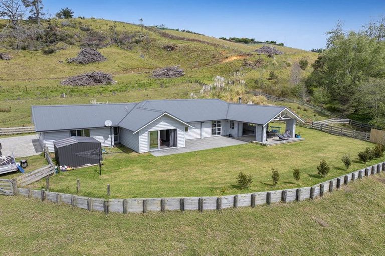 Photo of property in 2265 South Head Road, South Head, Helensville, 0874