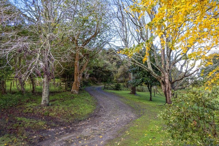 Photo of property in 370 Rimmer Road, Helensville, 0875