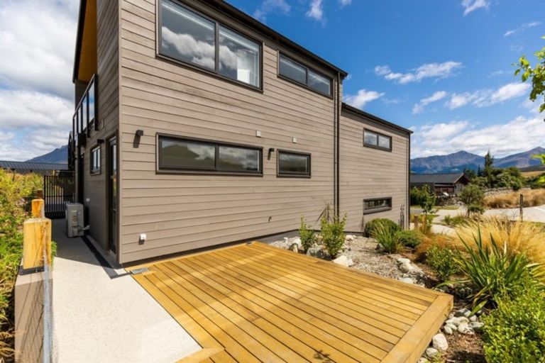 Photo of property in 1a Rannoch Drive, Jacks Point, Queenstown, 9371