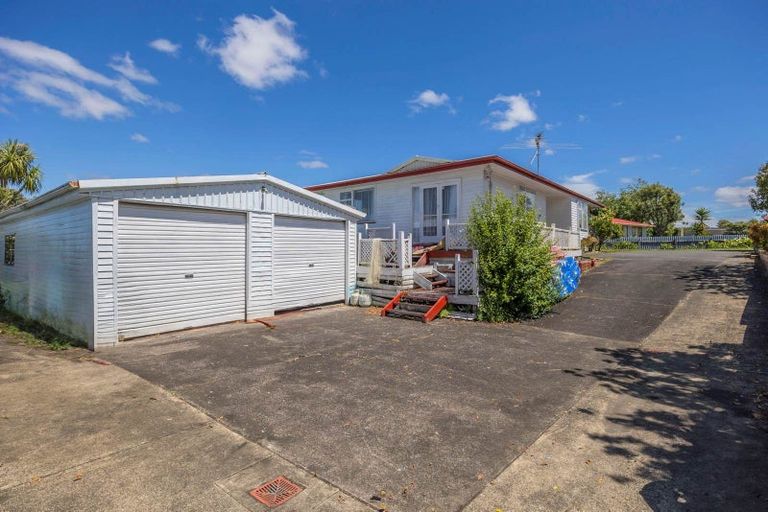 Photo of property in 8 Afton Place, Ranui, Auckland, 0612