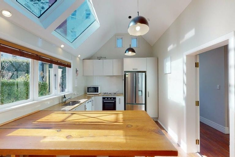 Photo of property in 15 Selwyn Terrace, Thorndon, Wellington, 6011