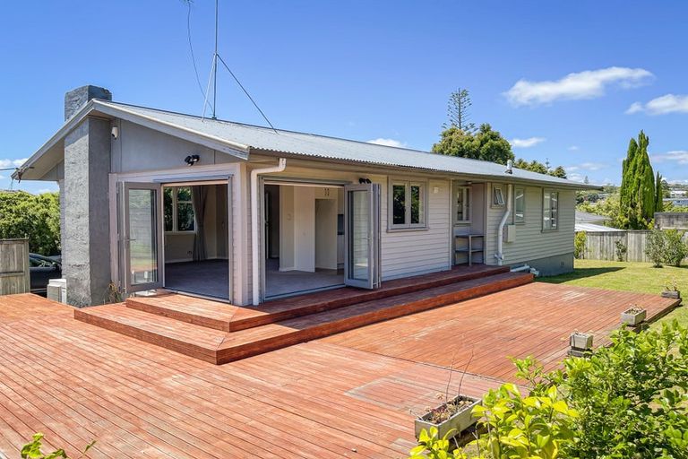 Photo of property in 39 Fairclough Road, Beach Haven, Auckland, 0626