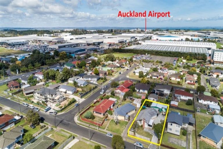 Photo of property in 12 Kohinoor Avenue, Mangere, Auckland, 2022