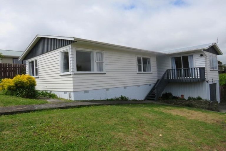 Photo of property in 4 Inlet View, Titahi Bay, Porirua, 5022