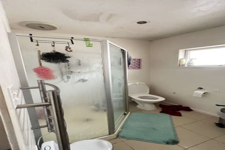 Photo of property in 2/5 Downing Street, Glenfield, Auckland, 0629