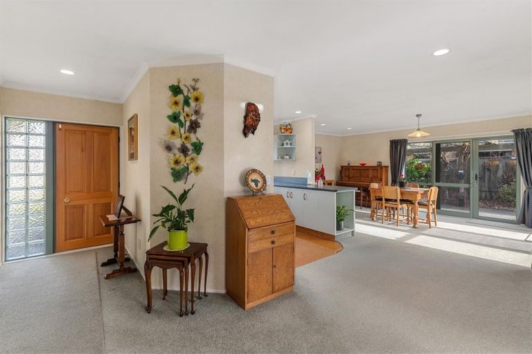 Photo of property in 44 Warwick Drive, Lynmore, Rotorua, 3010