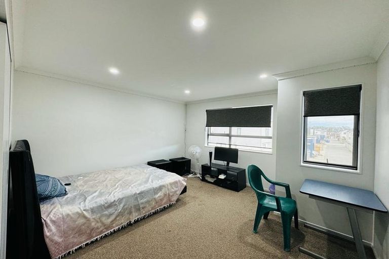 Photo of property in 5 Kairakau Street, Takanini, 2110
