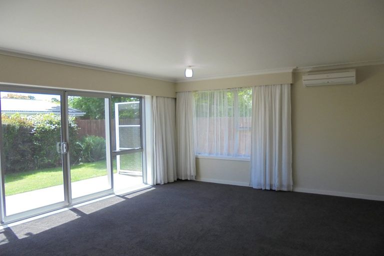Photo of property in 2/31 Guinness Crescent, Ilam, Christchurch, 8041
