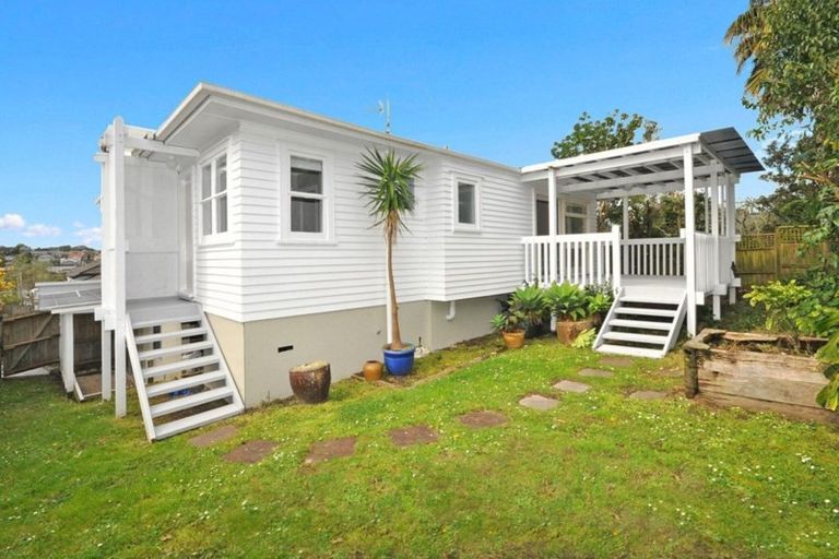 Photo of property in 1 Mackwell Road, Fairview Heights, Auckland, 0632