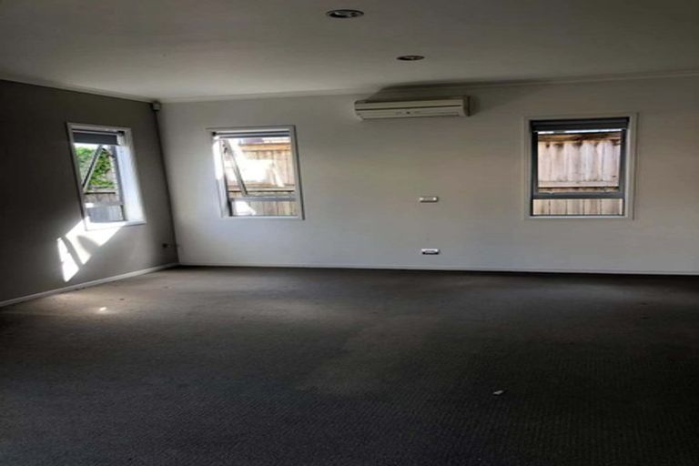 Photo of property in 71 Fields Parade, Oteha, Auckland, 0632