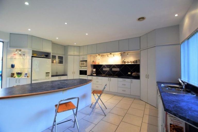 Photo of property in 4 Burgundy Park Avenue, Henderson, Auckland, 0612