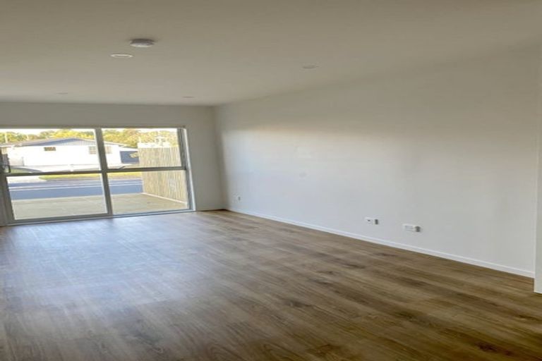 Photo of property in 2a Cockayne Crescent, Sunnynook, Auckland, 0620