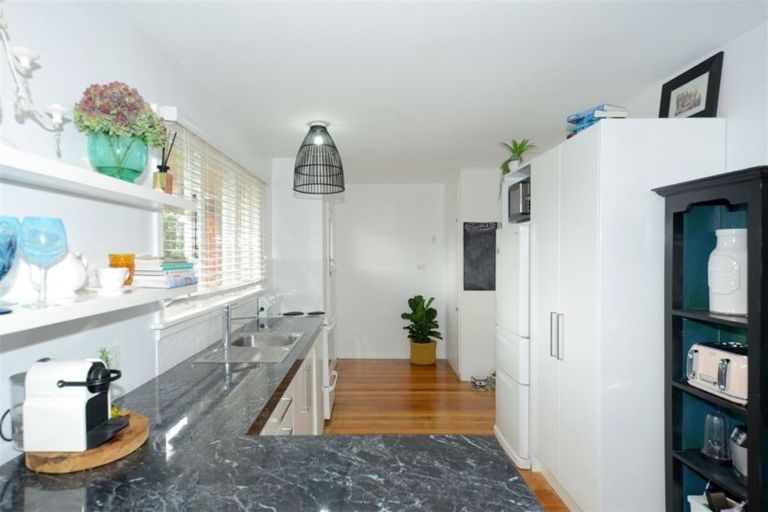 Photo of property in 338 Memorial Avenue, Burnside, Christchurch, 8053
