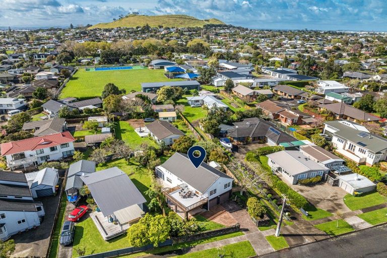 Photo of property in 15 Seaforth Avenue, Mangere Bridge, Auckland, 2022