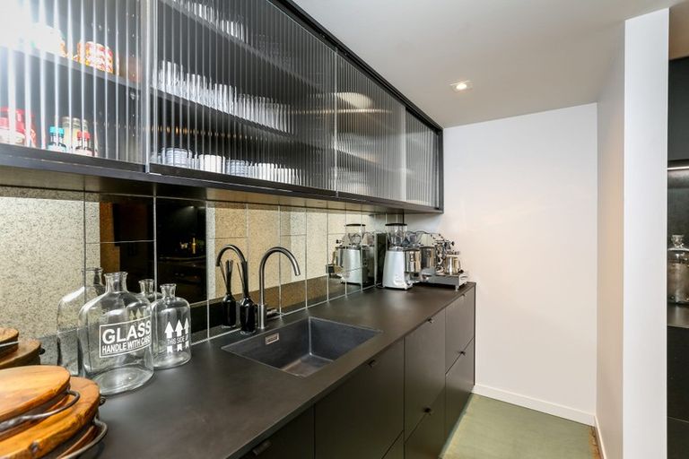 Photo of property in 22 Henui Street, Strandon, New Plymouth, 4312