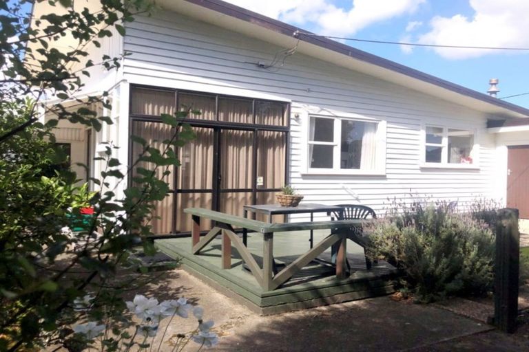 Photo of property in 81 Queenwood Road, Levin, 5510
