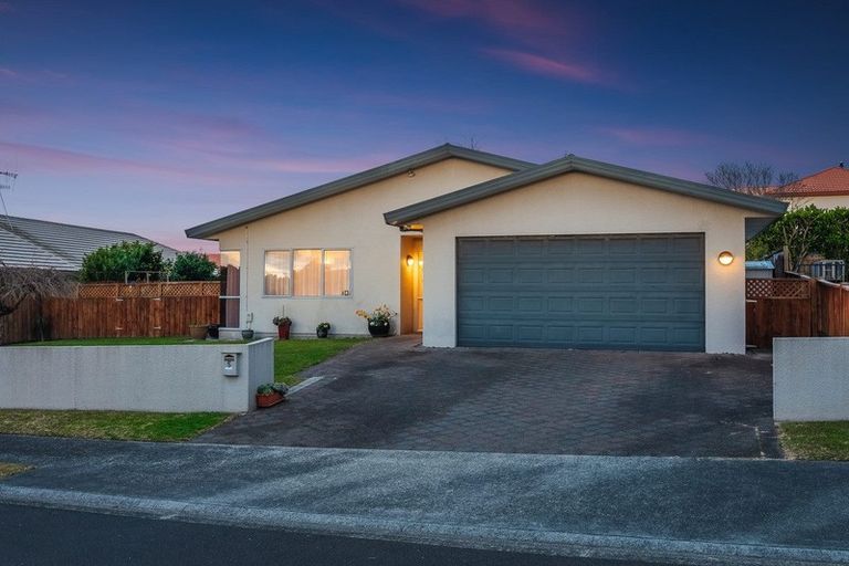 Photo of property in 5 Lucerne Place, Welcome Bay, Tauranga, 3112