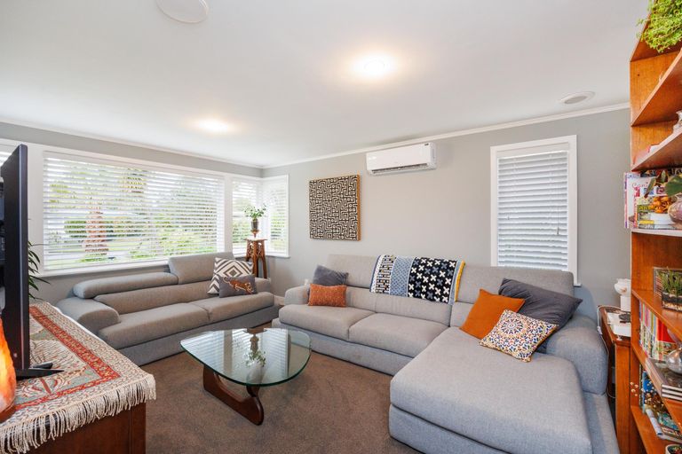 Photo of property in 24 Parkland Crescent, Terrace End, Palmerston North, 4410