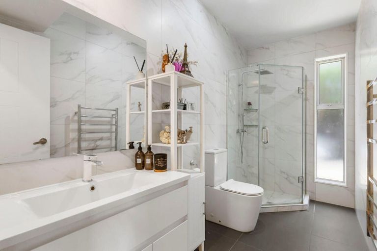 Photo of property in 13 Eastview Crescent, Stanmore Bay, Whangaparaoa, 0932