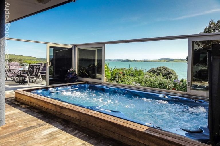 Photo of property in 254 Beach Road, Onerahi, Whangarei, 0110