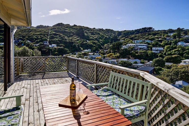 Photo of property in 2 Gordon Road, Plimmerton, Porirua, 5026