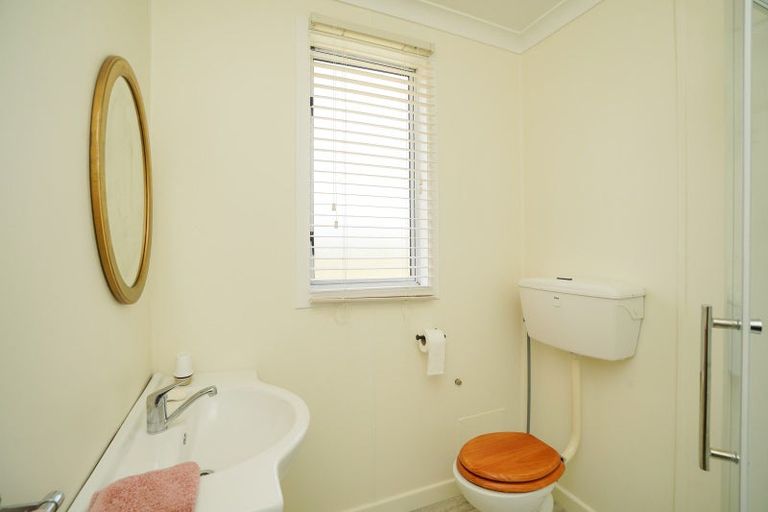 Photo of property in 11 Memorial Avenue, Drummond, Otautau, 9683