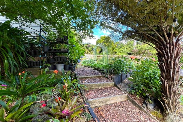 Photo of property in 8 Luxor Place, Massey, Auckland, 0614