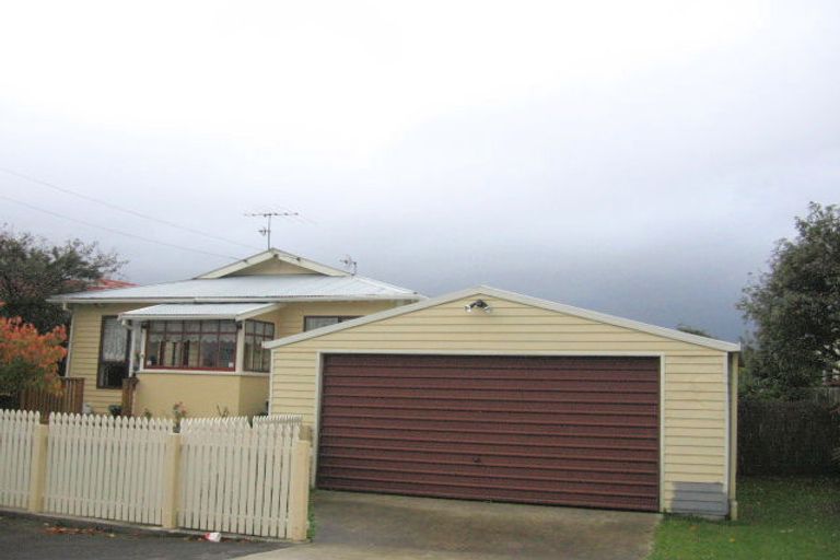 Photo of property in 35 Elizabeth Street, Moera, Lower Hutt, 5010