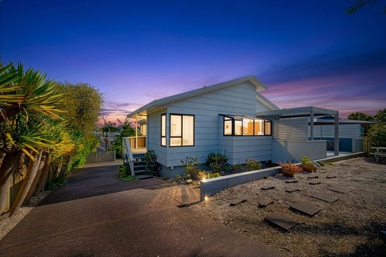 Photo of property in 12 Bay Vista Drive, Red Beach, 0932