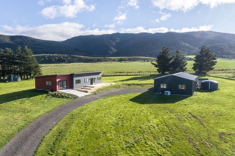 Photo of property in 370 Western Lake Road, Western Lake, Featherston, 5773