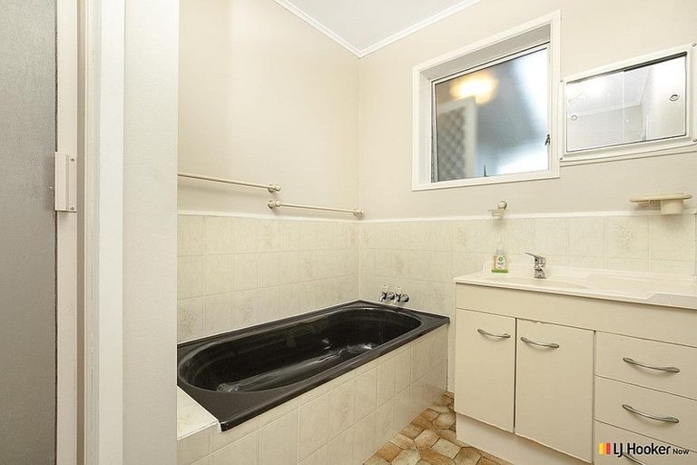 Photo of property in 18 Waterlea Avenue, Mangere Bridge, Auckland, 2022