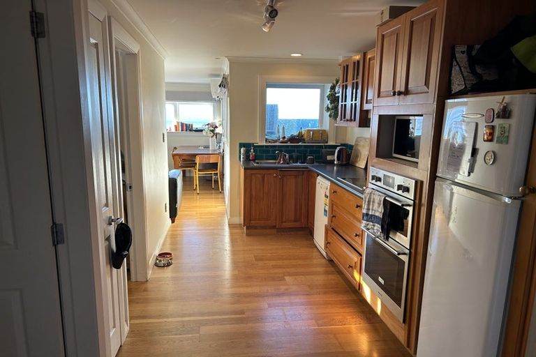 Photo of property in 398 Queens Drive, Lyall Bay, Wellington, 6022