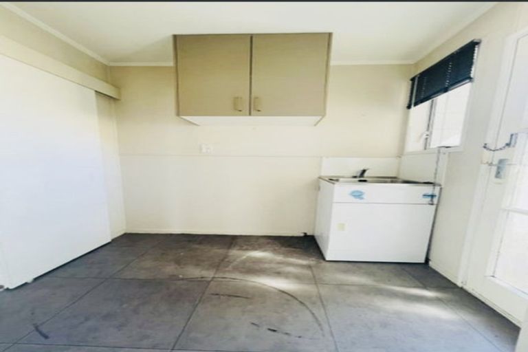 Photo of property in 20 Fiesta Drive, Half Moon Bay, Auckland, 2012