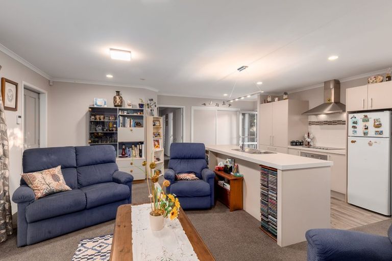 Photo of property in 238 Wainoni Road, Avondale, Christchurch, 8061