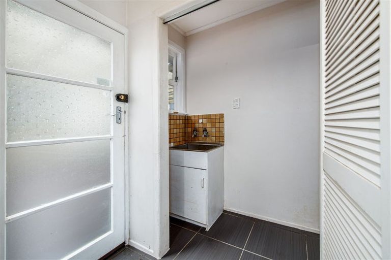 Photo of property in 68 Vodanovich Road, Te Atatu South, Auckland, 0610