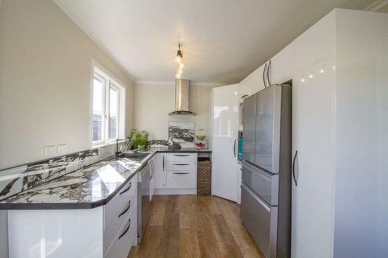 Photo of property in 15 Puketapu Road, Taradale, Napier, 4112