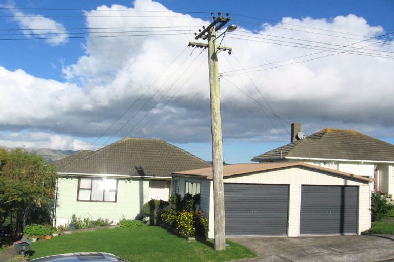 Photo of property in 9 Hiwi Crescent, Titahi Bay, Porirua, 5022