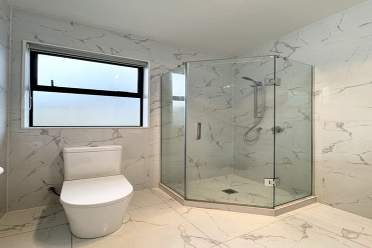 Photo of property in 6c St Catherine Crescent, West Harbour, Auckland, 0618